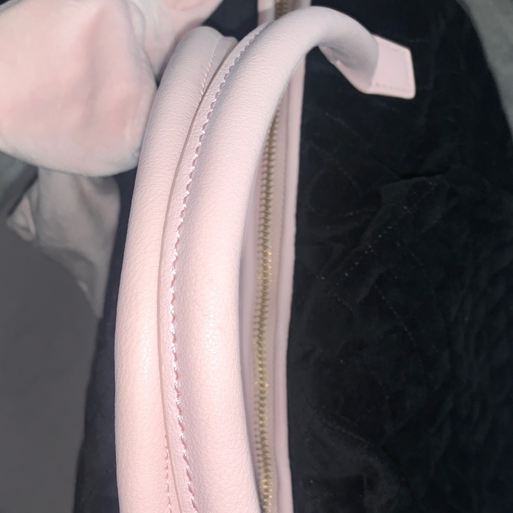 🆕- JUICY TALE BOWLERS BAG IN LIQUORICE WITH BEAUTIFUL
 BIG PINK BOW 🎀 - Picture 9 of 14
